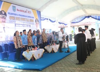 D:\2025\April 2025\11 April 2025\5\hal 5\Bupati Banjar H Saidi Mansyur melantik.jpg