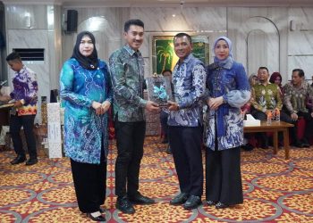 D:\2025\April 2025\14 April 2025\5\hal 5\Bupati Banjar H Saidi Mansyur didampingi isteri.jpg