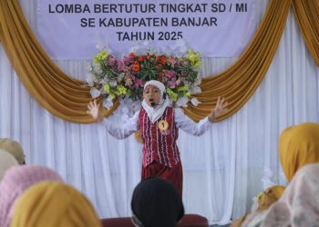 D:\2025\April 2025\17 April 2025\5\hal 5\Satu peserta Lomba Bertutur menampilkan kebolehannya.jpg