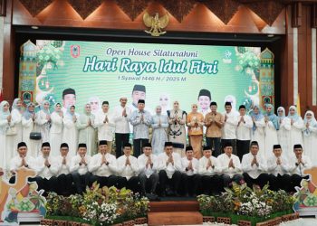 D:\2025\April 2025\8 April 2025\5\hal 5\Bupati Banjar H Saidi Mansyur dan jajaran foto bersama.JPG