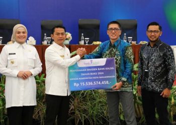 Bank Kalsel Serahkan Bantuan Alat Pencacah Sampah