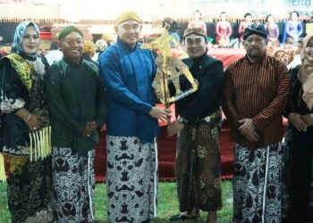 Bupati Tala Hadiri Pagelaran Wayang Kulit