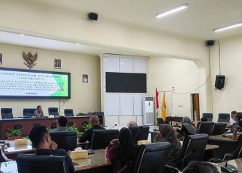 D:\2025\Mei 2025\23 Mei 2025\2\Dewan HST Terima Audiensi Pedagang Buah.jpg