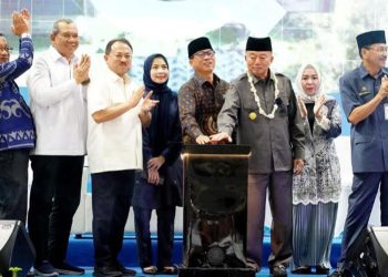 D:\2025\Mei 2025\26 Mei 2025\5\hal 5\Gubernur Kalimantan Selatan H Muhiddin (kanan) bersama Menteri Desa PDT Yandri Susanto.jpg