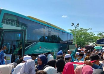 D:\2025\Mei 2025\27 Mei 2025\2\Ratusan Calhaj HST Bersiap Menuju Makkah.jpg