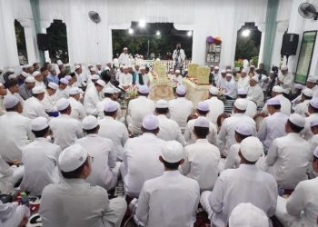 D:\2025\Mei 2025\27 Mei 2025\5\hal 5\Para alim ulama, undangan, dan jemaah memadati area.jpg
