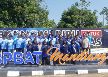 D:\2025\Mei 2025\6 Mei 2025\5\hal 5\Gubernur Kalsel bersama Forkopimda Kalsel dan Pemangku kepentingan.jpg