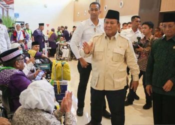 Prabowo Minta Biaya Haji Diturunkan Lagi