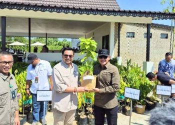 Bupati Tala Terima 500 Bibit Produktif