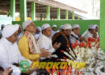 Bupati dan Istri Hadiri Haul Datu Nuraya Tatakan