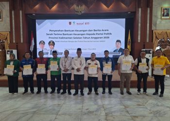 Badan Kesbangpol Serahkan Bantuan Parpol