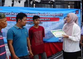 Ananda Salurkan Bantuan Kebakaran Sungai Miai