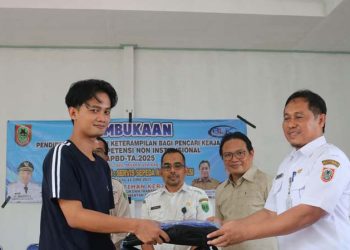 Pemuda Pasar Batu Dilatih Servis Sepeda Motor Injeksi