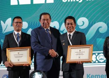 Bupati Terima Penghargaan Nasional atas Keberhasilan Capai Nol Kasus Malaria