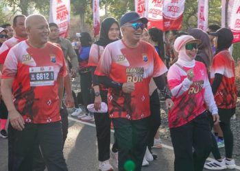 Gubernur dan Istri Ramaikan Banua Bhayangkara Run 2025