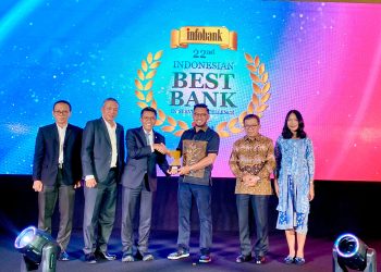 Bank Kalsel Raih Golden Trophy dari Infobank-MRI