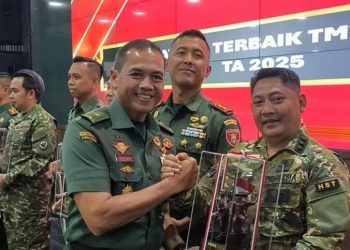 D:\2025\Juli 2025\11 Juli 2025\2\222\New Folder\Bupati HST Terima Penghargaan dari KSAD.jpg