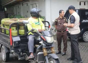 D:\2025\Juli 2025\15 Juli 2025\2\Disdag HSS Tingkatkan Pengawasan LPG 3 Kg.jpg