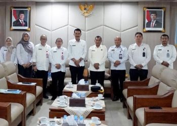 D:\2025\Juli 2025\15 Juli 2025\5\hal 5\Bupati Banjar H Saidi Mansyur didampingi Plt Asisten.jpg