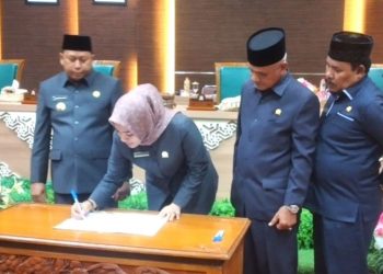 D:\2025\Juli 2025\15 Juli 2025\5\hal 5\Bupati Batola H Bahrul Ilmi bersama unsur pimpinan DPRD Batola Ayu Dyan.jpg