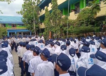 D:\2025\Juli 2025\15 Juli 2025\5\hal 5\Suasana apel di hari pertama masuk sekolah di SMPN 26 Banjarmasin.jpg