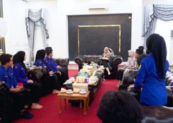 D:\2025\Juli 2025\21 Juli 2025\5\hal 5\Wali Kota Banjarbaru Erna Lisa Halaby menerima audiensi dengan Pengurus Pawadahan Nanang.jpg