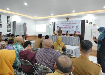 D:\2025\Juli 2025\23 Juli 2025\5\hal 5\WALIKOTA M Yamin memberikan arahan sebelum penyerahan NIB.jpg