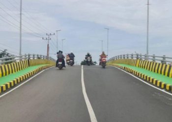 D:\2025\Juli 2025\24 Juli 2025\5\hal 5\Sejumlah pengendara sepeda motor melintasi Jembatan Mantuil 9 - Copy.jpg