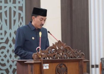 D:\2025\Juli 2025\25 Juli 2025\5\hal 5\Bupati Banjar H Saidi Mansyur menyampaikan raperda.jpg