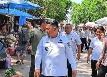 D:\2025\Juli 2025\31 Juli 2025\2\2\New Folder\Pedagang Liar di Pasar Keramat Barabai Ditertibkan.jpg