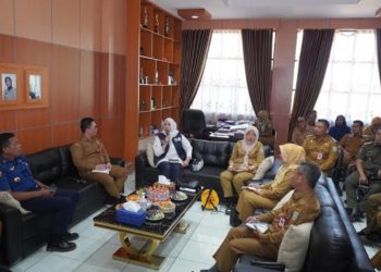 D:\2025\Juli 2025\31 Juli 2025\5\hal 5\Ketua TP Posyandu Kabupaten Banjar Hj Nurgita Tiyas (tengah) saat memimpin rakor.jpg