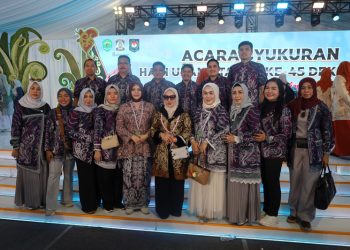 Ketua Dekranasda Kalsel Hj. Fathul Jannah Bangga Kain Sasirangan Khas Banjar Diborong di Expo Dekranas ke-45 di Balikpapan