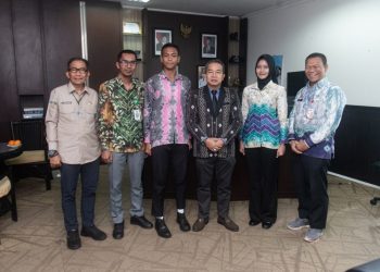 Pj Sekdaprov Terima Dua Pelajar Peserta Paskibraka HUT RI-80