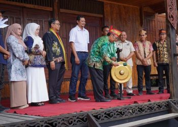 Pemkab Dukung Tradisi Panen Tahunan Mesiwah Pare Gumboh di Desa Liyu