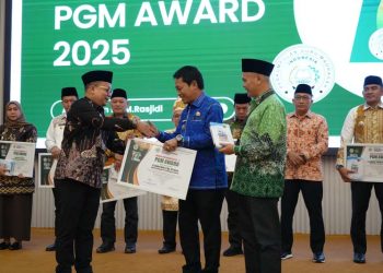 Bupati Terima PGM Award 2025 atas Dukungan terhadap Guru Madrasah