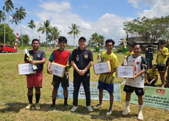 Mahendra Membuka Turnamen Sepak Bola Usia Dini