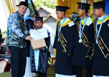 Ratusan Santri TK/TPA Panyipatan Diwisuda