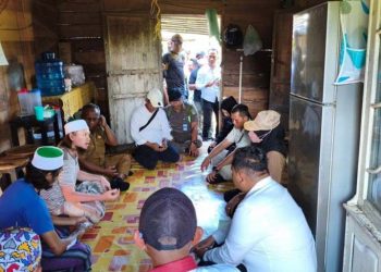 Kesbangpol Tapin turunkan paksa plang Khilafatul Muslimin