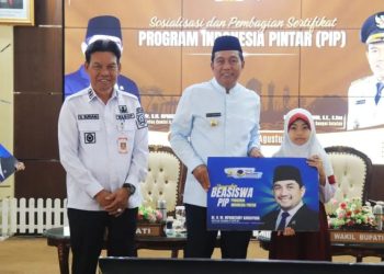 D:\2025\Agustus 2025\14 Agustus 2025\2\Ratusan Siswa HSS Terima Sertifikat PIP.jpg