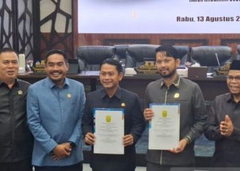 D:\2025\Agustus 2025\15 Agustus 2025\5\hal 5\Wali Kota Banjarmasin H Muhammad Yamin HR bersama pimpinan DPRD Kota.jpg