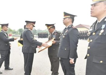 D:\2025\Agustus 2025\19 Agustus 2025\2\222\New Folder\Puluhan Personel Polda Terima Penghargaan.jpg