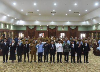 D:\2025\Agustus 2025\20 Agustus 2025\2\2\Gubernur Kukuhkan Komisioner KPID Kalsel.jpg