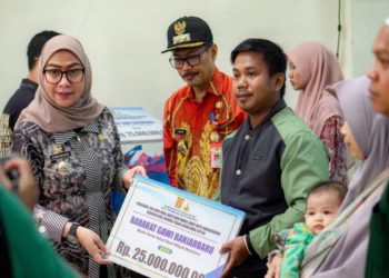 D:\2025\Agustus 2025\5 Agustus 2025\5\hal 5\Wali Kota Banjarbaru Erna Lisa Halaby didampingi Wakil Wali Kota Wartono.jpg