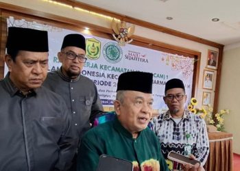 D:\2025\Agustus 2025\8 Agustus 2025\5\hal 5\Wakil Ketua MUI Kalsel Prof Abdul Hafiz Anshari saat menghadiri.jpg