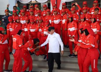 Gubernur Muhidin Memotivasi Paskibra Kalsel