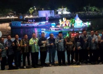 Gubernur Kalsel Lepas Jukung Hias di Sungai Martapura