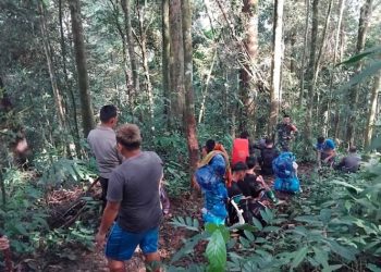 Bulog HST salurkan 740 kg beras ke desa 3T di Pegunungan Meratus