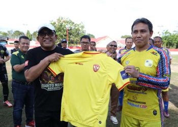Bupati HSU Buka Laga Persahabatan Barito Putera vs Persiam Amuntai
