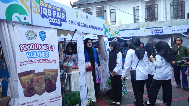 D:\2025\September 2025\22 September 2025\5\HAL 5\Job Fair dalam rangka Harjad Kota Banjarmasin 2025 di halaman balaikota.jpg