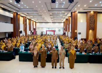 D:\2025\September 2025\24 september 2025\5\5\Wakil Bupati Banjar Habib Idrus Al Habsyi (tengah) bersama jajaran Disdik Kabupaten Banjar dan.jpg